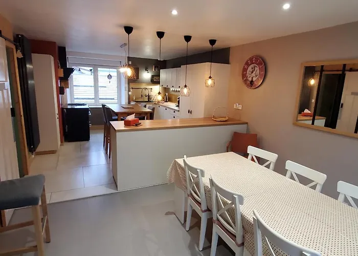 Spacieux Duplex Avec Terrasse Tres Apprecie Des Voyageurs Au Coeur De - De 2 A 8 Personnes Apartment *